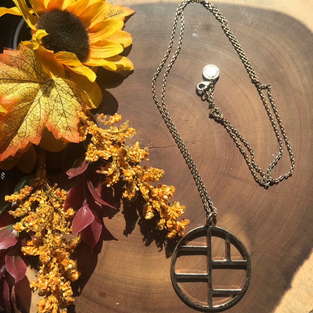 French Connection Abstract Art Pendant Necklace 15$